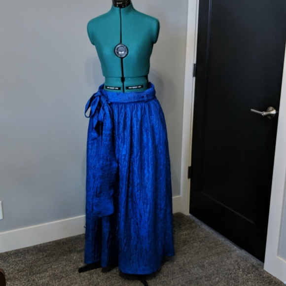 *UNIQUE* Full length ROYAL BLUE taffeta skirt with pockets - Picture 3 of 7